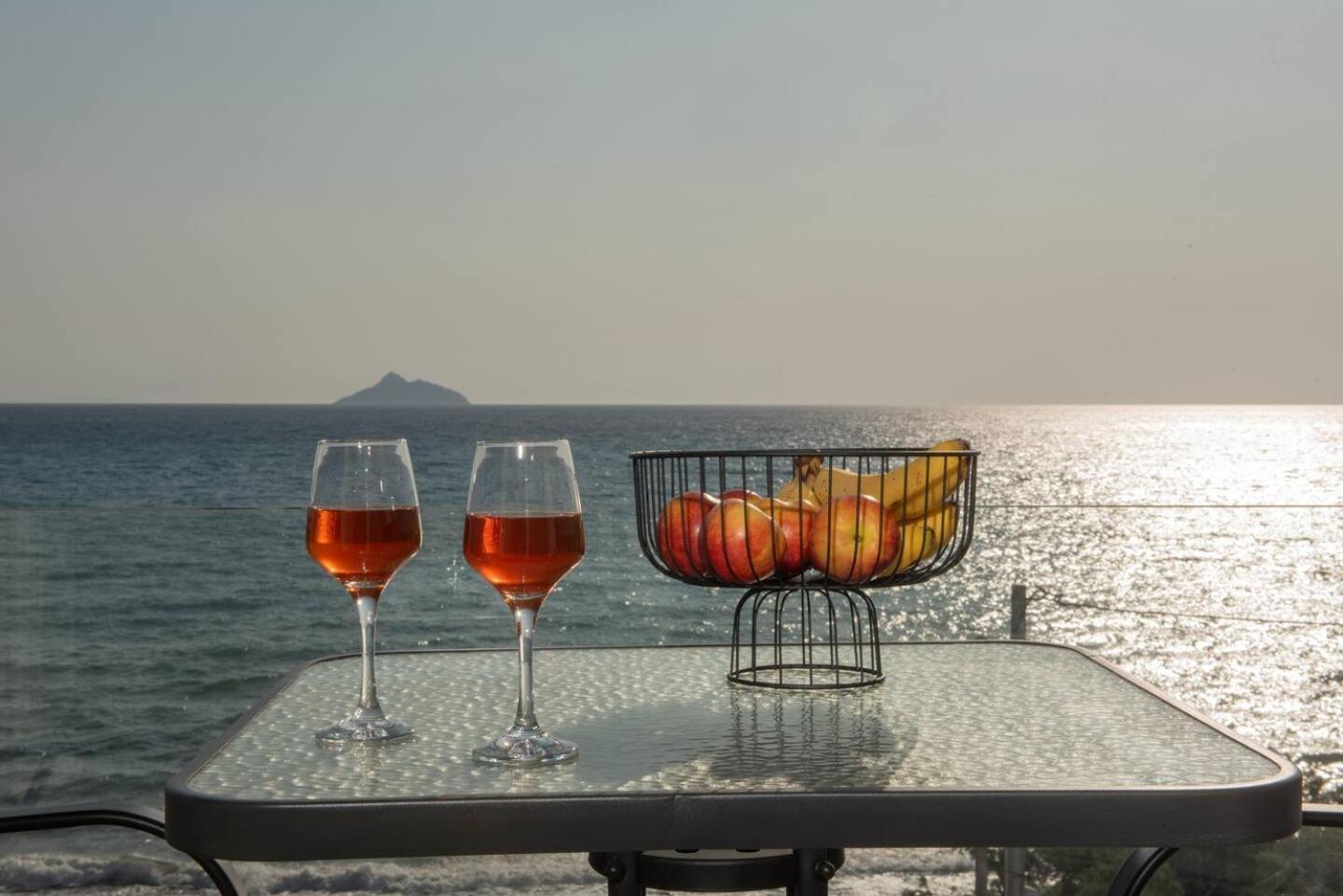 Stella & Eleni Suite With Shared Pool & Open View Kalamaki  Buitenkant foto