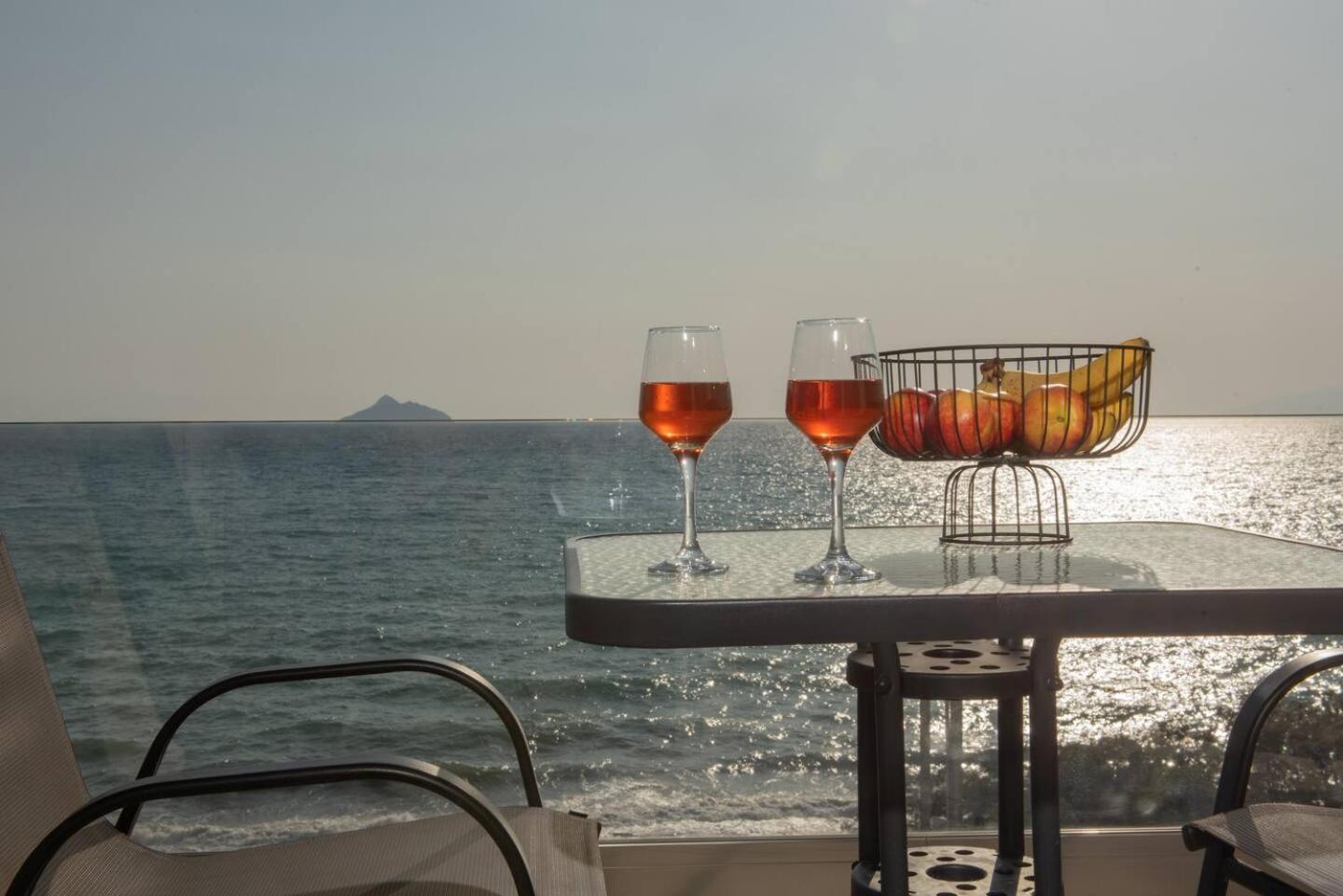 Stella & Eleni Suite With Shared Pool & Open View Kalamaki  Buitenkant foto